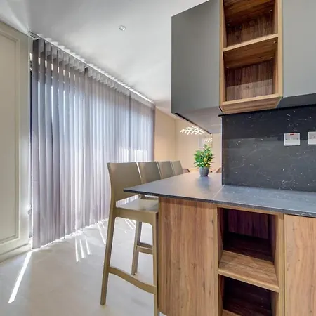 公寓 2br Apt, 2 Ensuite Baths, Sea Views, 3 Min To *