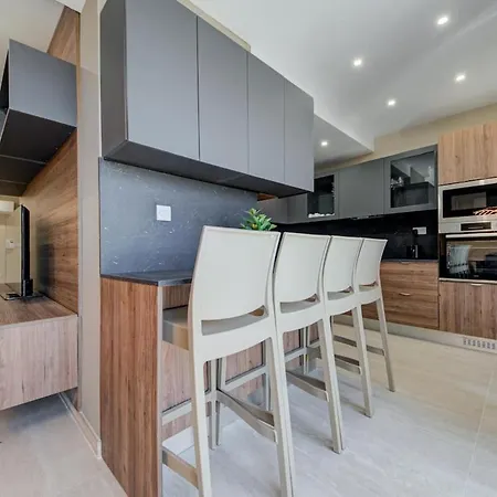 2br Apt, 2 Ensuite Baths, Sea Views, 3 Min To 公寓