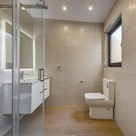 2br Apt, 2 Ensuite Baths, Sea Views, 3 Min To 斯利马