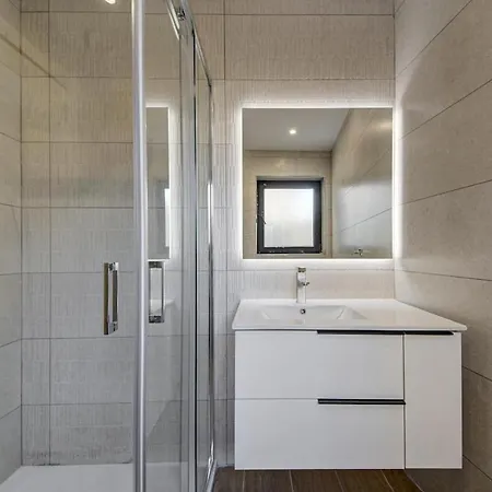 2br Apt, 2 Ensuite Baths, Sea Views, 3 Min To 公寓