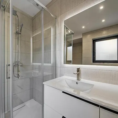 2br Apt, 2 Ensuite Baths, Sea Views, 3 Min To 公寓