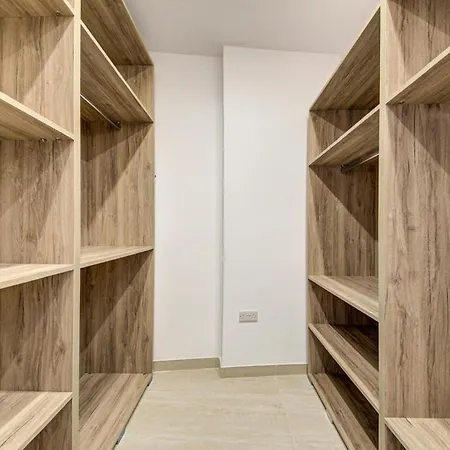 2br Apt, 2 Ensuite Baths, Sea Views, 3 Min To * 斯利马