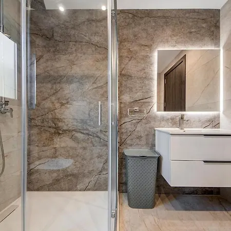 2br Apt, 2 Ensuite Baths, Sea Views, 3 Min To 斯利马