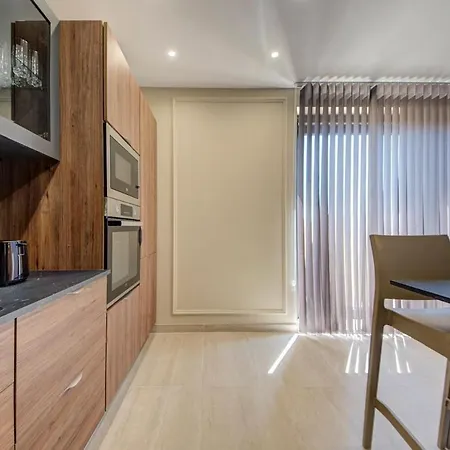 公寓 2br Apt, 2 Ensuite Baths, Sea Views, 3 Min To *