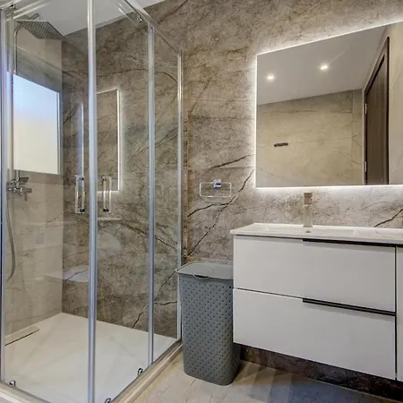 公寓 2br Apt, 2 Ensuite Baths, Sea Views, 3 Min To