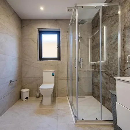 2br Apt, 2 Ensuite Baths, Sea Views, 3 Min To 斯利马