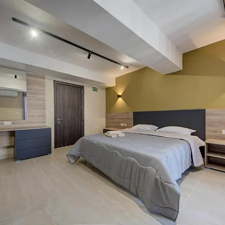 2br Apt, 2 Ensuite Baths, Sea Views, 3 Min To 公寓 *